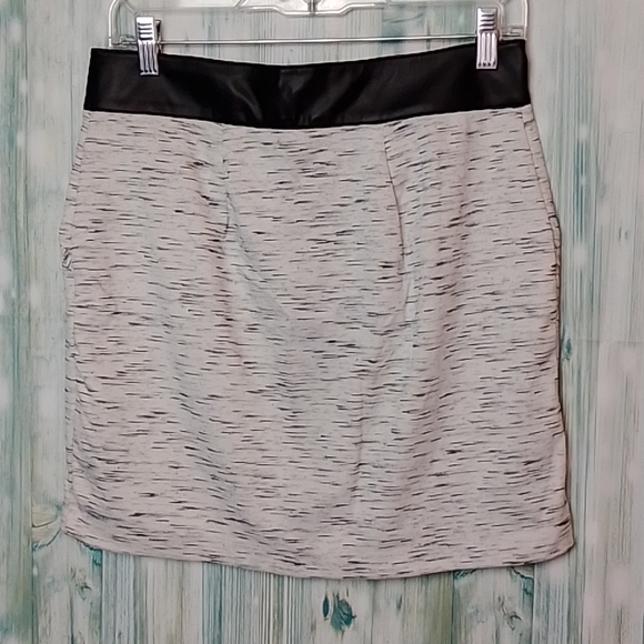 Rock & Republic mini skirt space dye off white and black size small - Picture 2 of 5